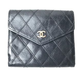 Authentic CHANEL leather wallet. Beautiful twofold